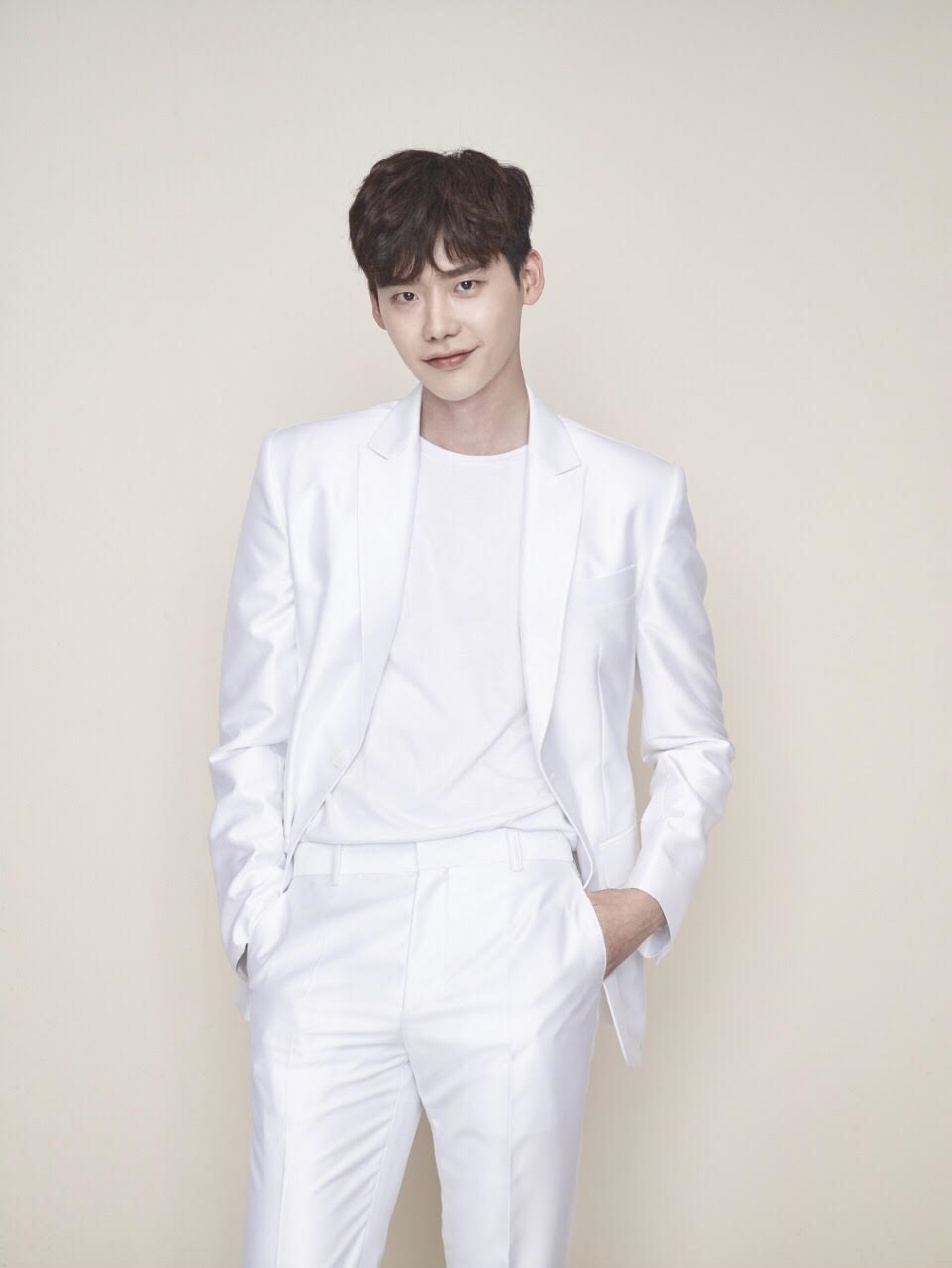 Lee Jong Suk sẽ nhập ngũ tháng 8 này?