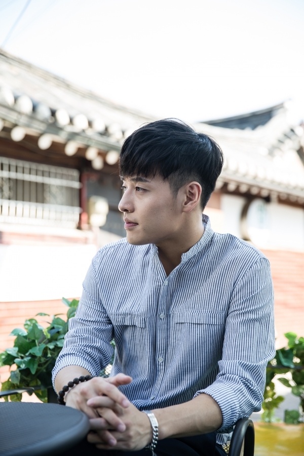 Kang Ha Neul hy vọng Kim Woo Bin sớm khỏi bệnh