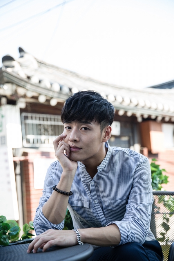 Kang Ha Neul hy vọng Kim Woo Bin sớm khỏi bệnh
