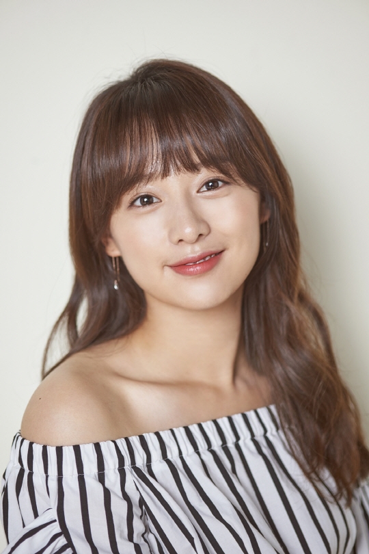 Kim Ji Won chia sẻ cảm xúc về hai tác phẩm mới nhất trong sự nghiệp