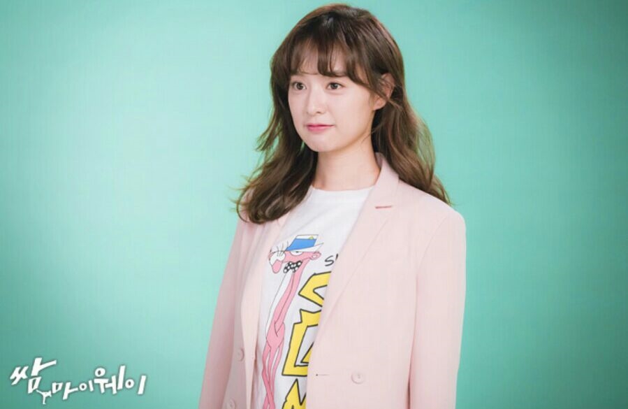 Kim Ji Won chia sẻ cảm xúc về hai tác phẩm mới nhất trong sự nghiệp