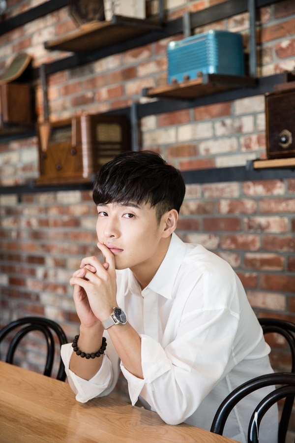 Kang Ha Neul hy vọng Kim Woo Bin sớm khỏi bệnh