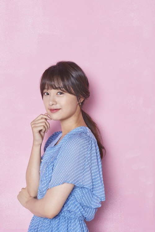 Kim Ji Won chia sẻ cảm xúc về hai tác phẩm mới nhất trong sự nghiệp