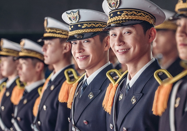 Kang Ha Neul hy vọng Kim Woo Bin sớm khỏi bệnh