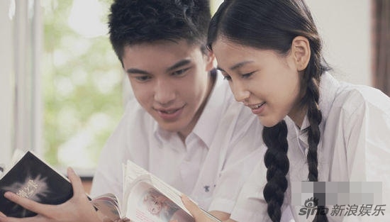 Vẻ ngoài thu hút không kém mỹ nam Cbiz nào của em trai AngelaBaby