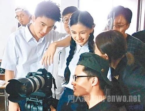 Vẻ ngoài thu hút không kém mỹ nam Cbiz nào của em trai AngelaBaby