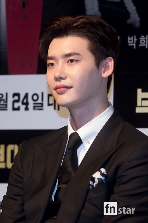 Jang Dong Gun phong độ, Lee Jong Suk điển trai trong họp báo movie mới