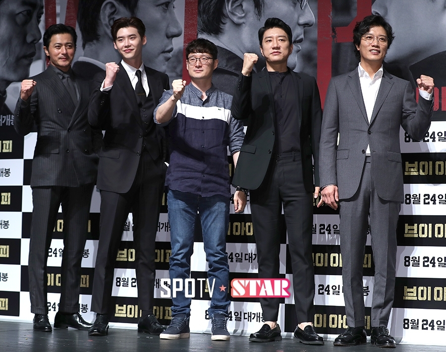 Jang Dong Gun phong độ, Lee Jong Suk điển trai trong họp báo movie mới