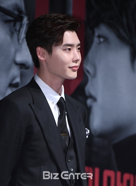 Jang Dong Gun phong độ, Lee Jong Suk điển trai trong họp báo movie mới