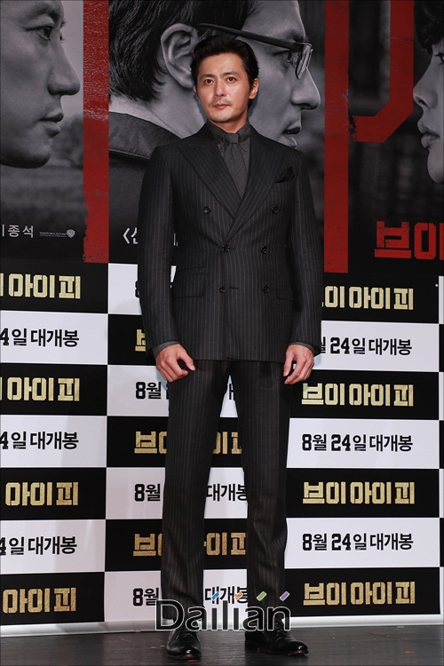 Jang Dong Gun phong độ, Lee Jong Suk điển trai trong họp báo movie mới