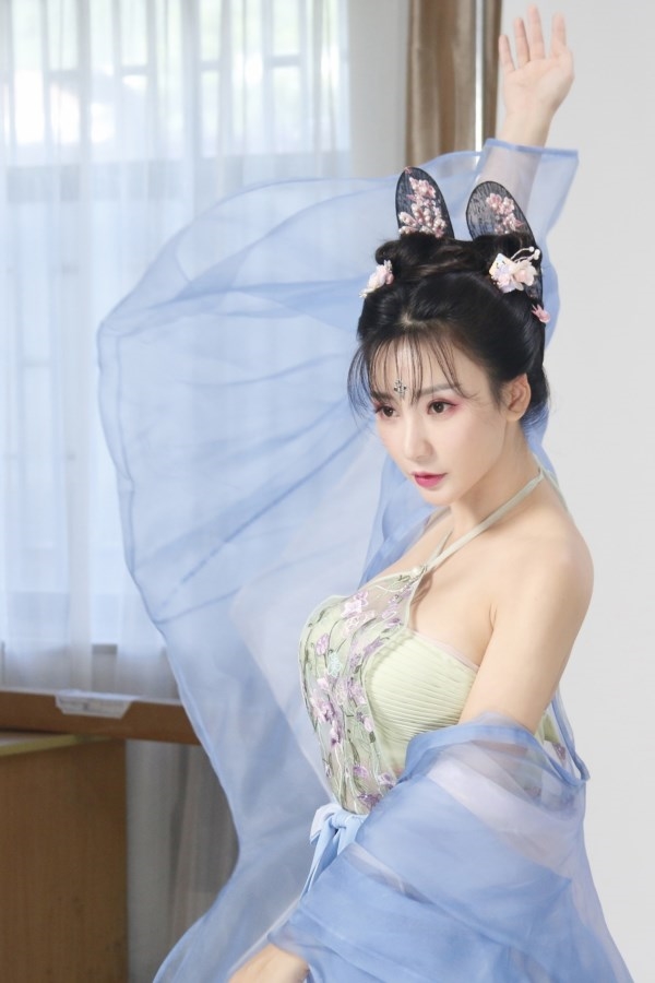 dienanh.net - Liễu Nham mặc yếm