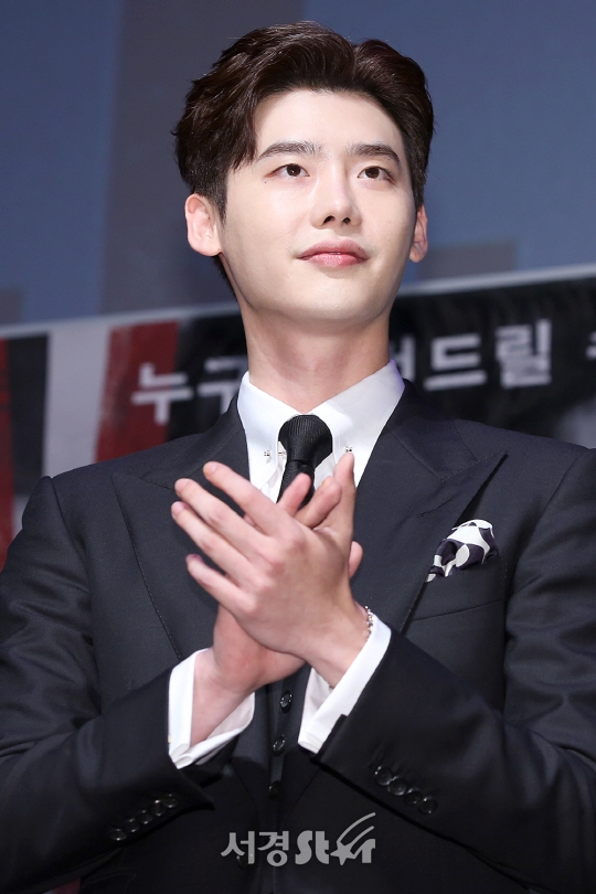 Jang Dong Gun phong độ, Lee Jong Suk điển trai trong họp báo movie mới