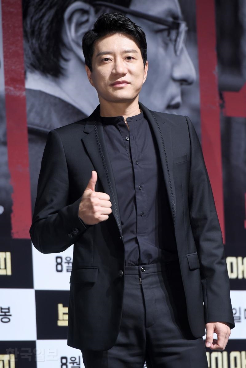 Jang Dong Gun phong độ, Lee Jong Suk điển trai trong họp báo movie mới