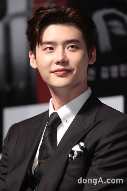 Jang Dong Gun phong độ, Lee Jong Suk điển trai trong họp báo movie mới