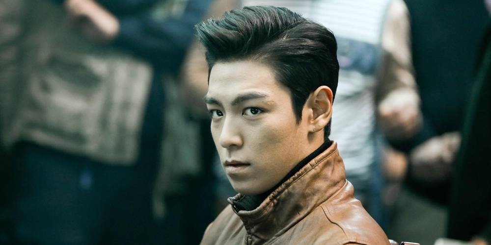 Vừa lãnh án tù treo, T.O.P mất luôn vị trí đang tại ngũ