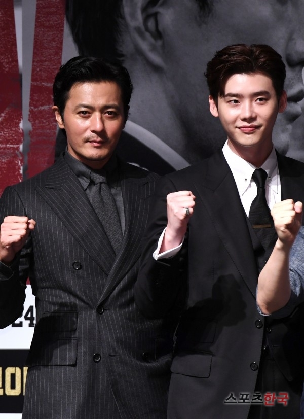 Jang Dong Gun phong độ, Lee Jong Suk điển trai trong họp báo movie mới