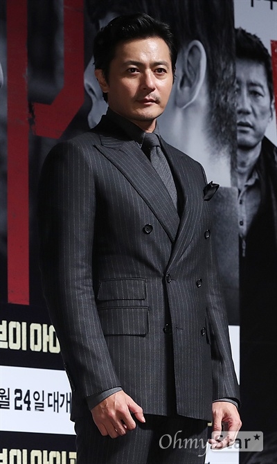 Jang Dong Gun phong độ, Lee Jong Suk điển trai trong họp báo movie mới