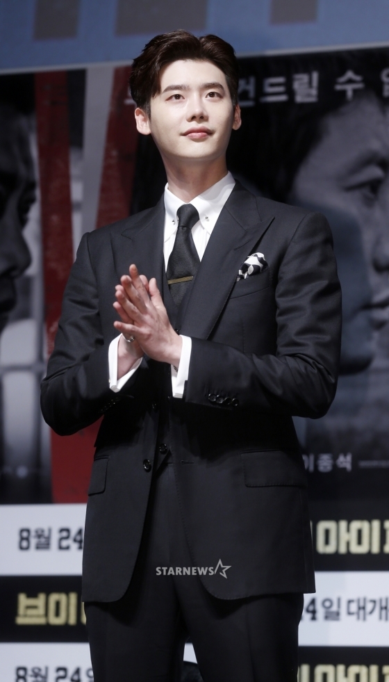 Jang Dong Gun phong độ, Lee Jong Suk điển trai trong họp báo movie mới
