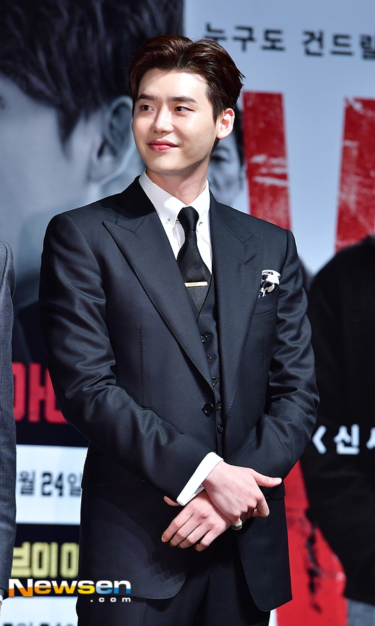 Jang Dong Gun phong độ, Lee Jong Suk điển trai trong họp báo movie mới