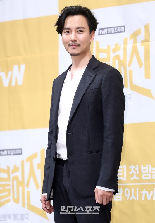 Kim Ah Joong kết hợp với Kim Nam Gil trong drama y học xuyên không mới