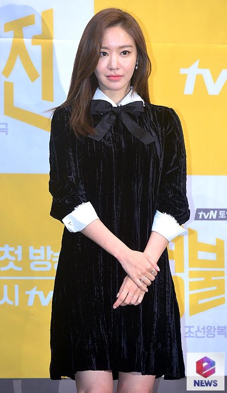 Kim Ah Joong kết hợp với Kim Nam Gil trong drama y học xuyên không mới