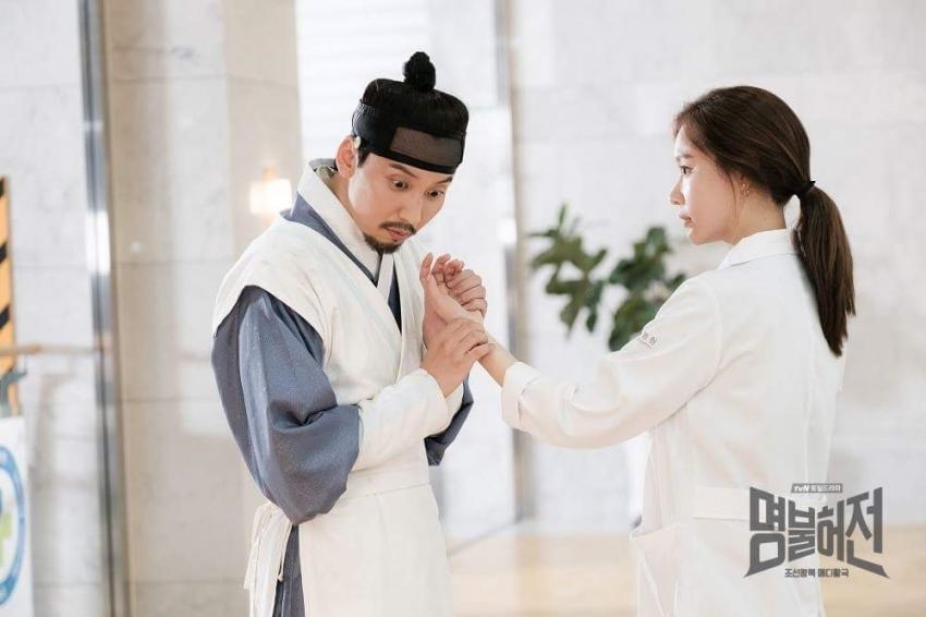 Kim Ah Joong kết hợp với Kim Nam Gil trong drama y học xuyên không mới