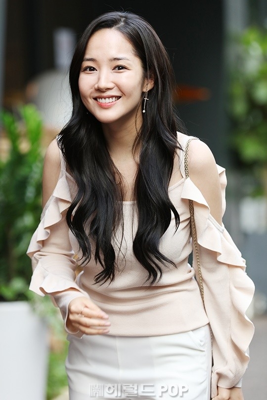 Dàn diễn viên 'Seven Days Queen' tụ tập đi ăn tiệc mừng công