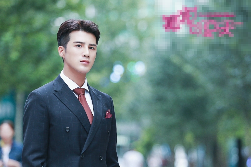 Cố Thừa Trạch - hot boy lạnh lùng, không thể lạnh lùng hơn.