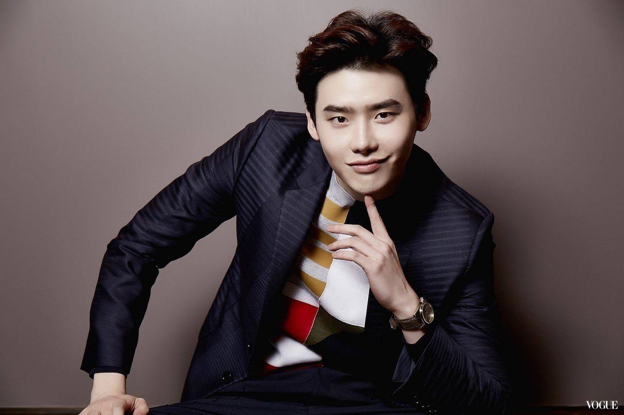 Lee Jong Suk dời ngày nhập ngũ vì lịch trình bận rộn