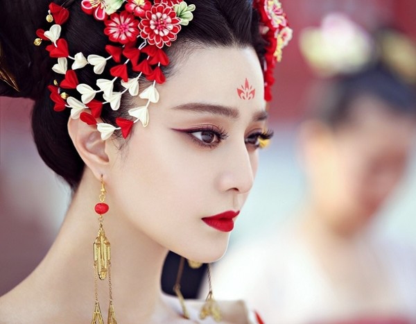 Mỹ nhân Hoa ngữ lột xác nhờ trang điểm đậm khi vào vai ác