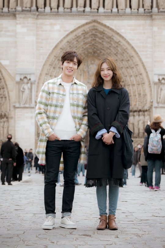 Drama mới của Lee Yeon Hee và Jung Yong Hwa tung hình ảnh mới