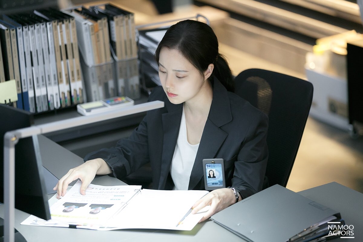 Loạt hình Lee Jun Ki - Moon Chae Won trên phim trường 'Criminal Minds'