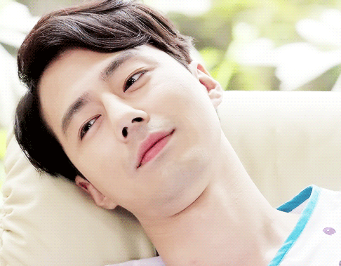 Song Joong Ki lấy vợ thì có sao, còn cả tá nam thần độc thân kia mà