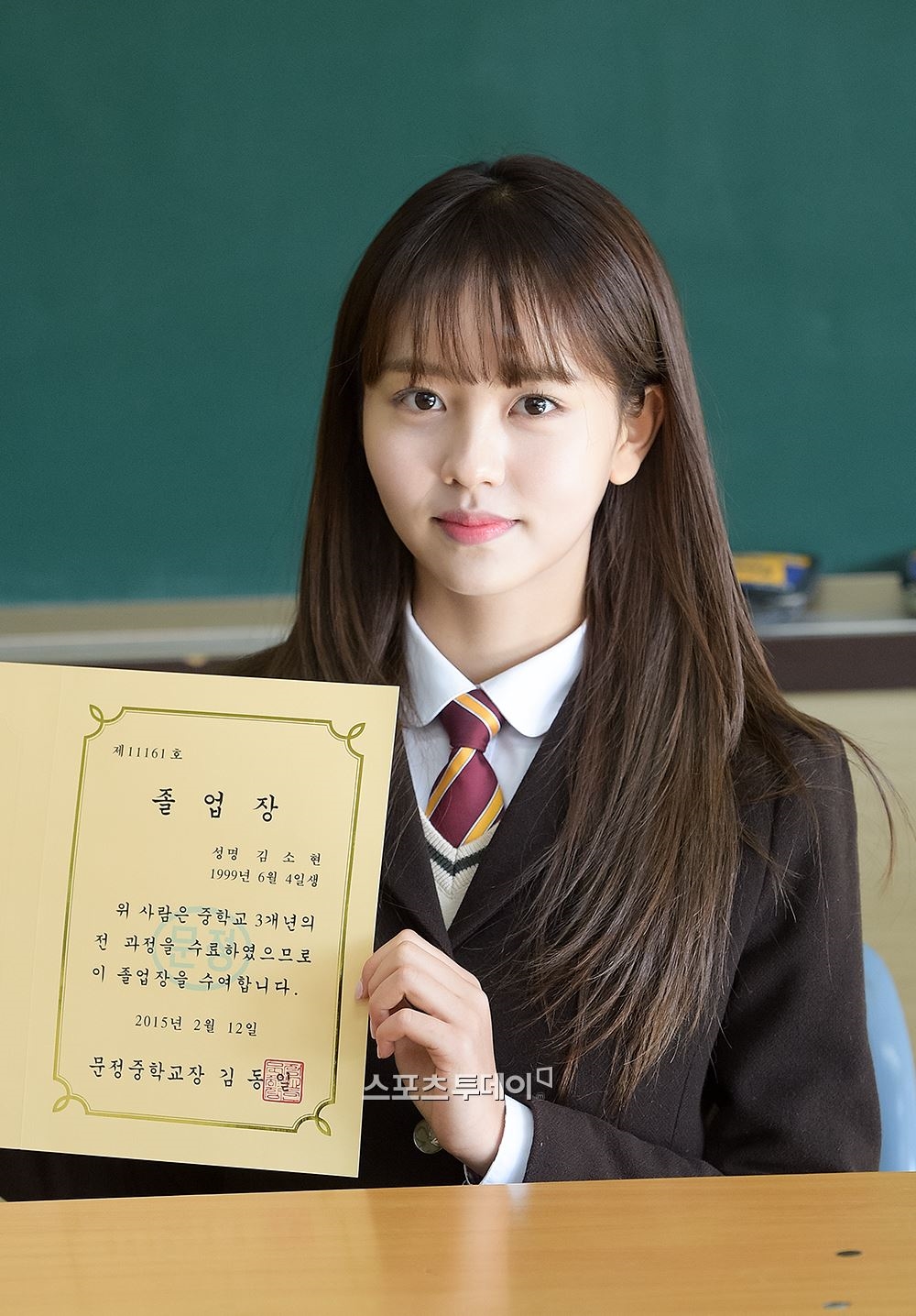 Kỷ niệm 9 năm ra mắt, Kim So Hyun đăng hình cảm ơn khán giả
