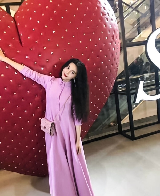 Phạm Băng Băng xuống sắc bất thường ở thảm đỏ với phong cách bà thím
