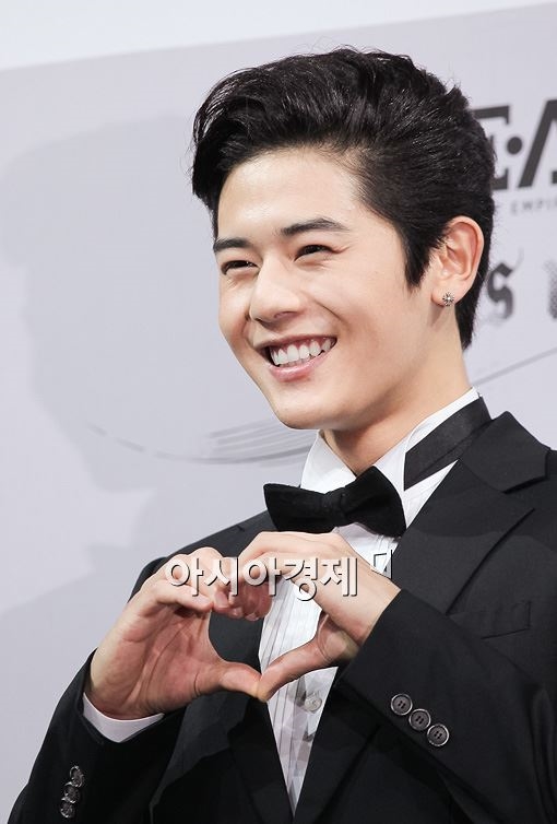 Drama mới của Song Seung Hun và Go Ah Ra tung hình buổi đọc kịch bản