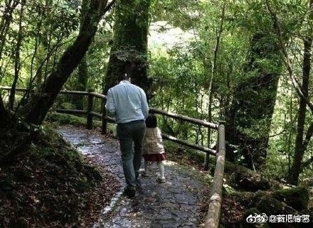 Triệu Vy và Huỳnh Hữu Long vẫn đưa con gái Tiểu Tứ Nguyệt du lịch