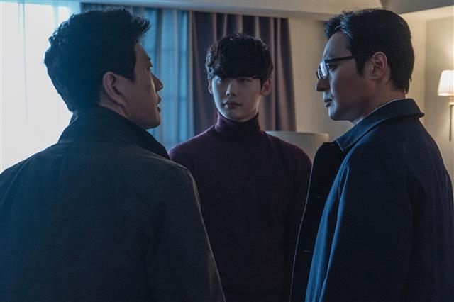 Lee Jong Suk gây chú ý với vai phản diện đầu tiên trong sự nghiệp
