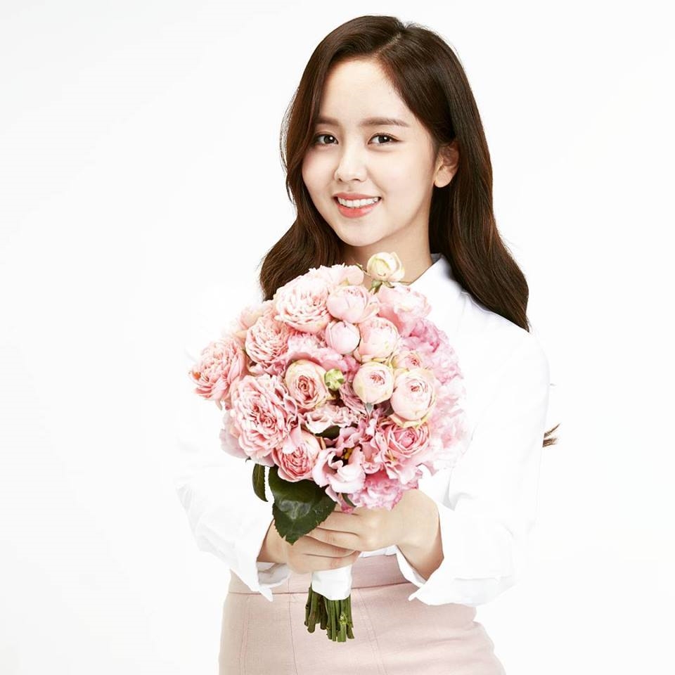 Vẻ đẹp sắc sảo, trưởng thành của Kim So Hyun trong bộ ảnh họa báo mới