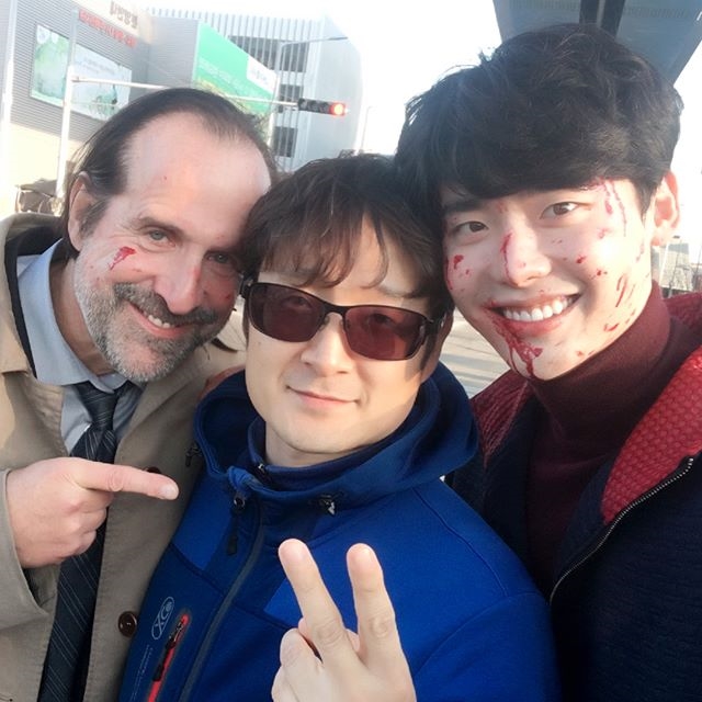 Lee Jong Suk gây chú ý với vai phản diện đầu tiên trong sự nghiệp