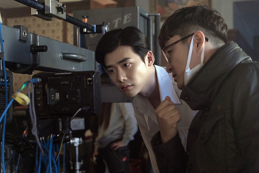 Lee Jong Suk gây chú ý với vai phản diện đầu tiên trong sự nghiệp
