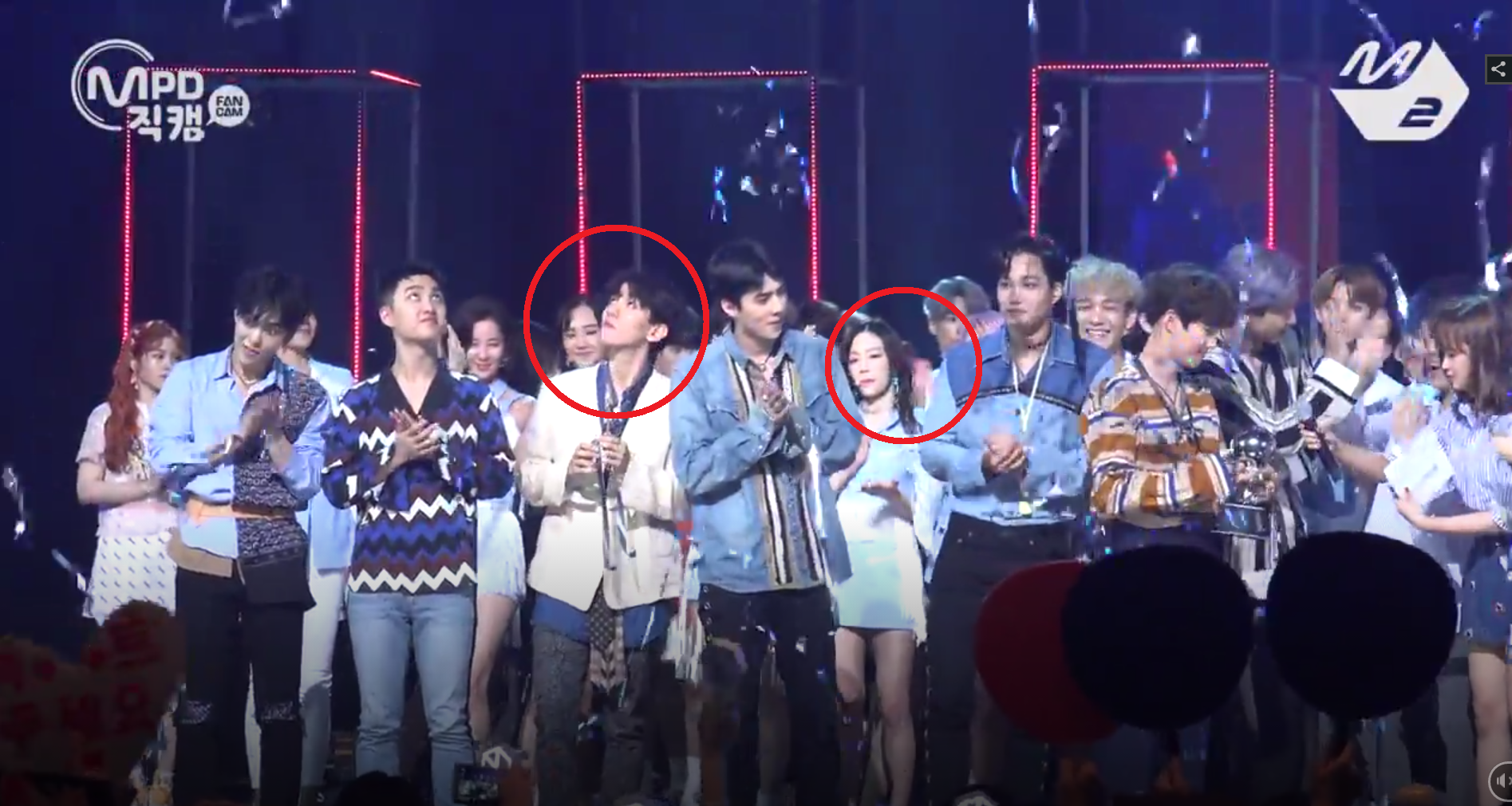 Sau 2 năm chia tay, Baek Hyun vẫn vui vẻ cười với Tae Yeon khi gặp lại