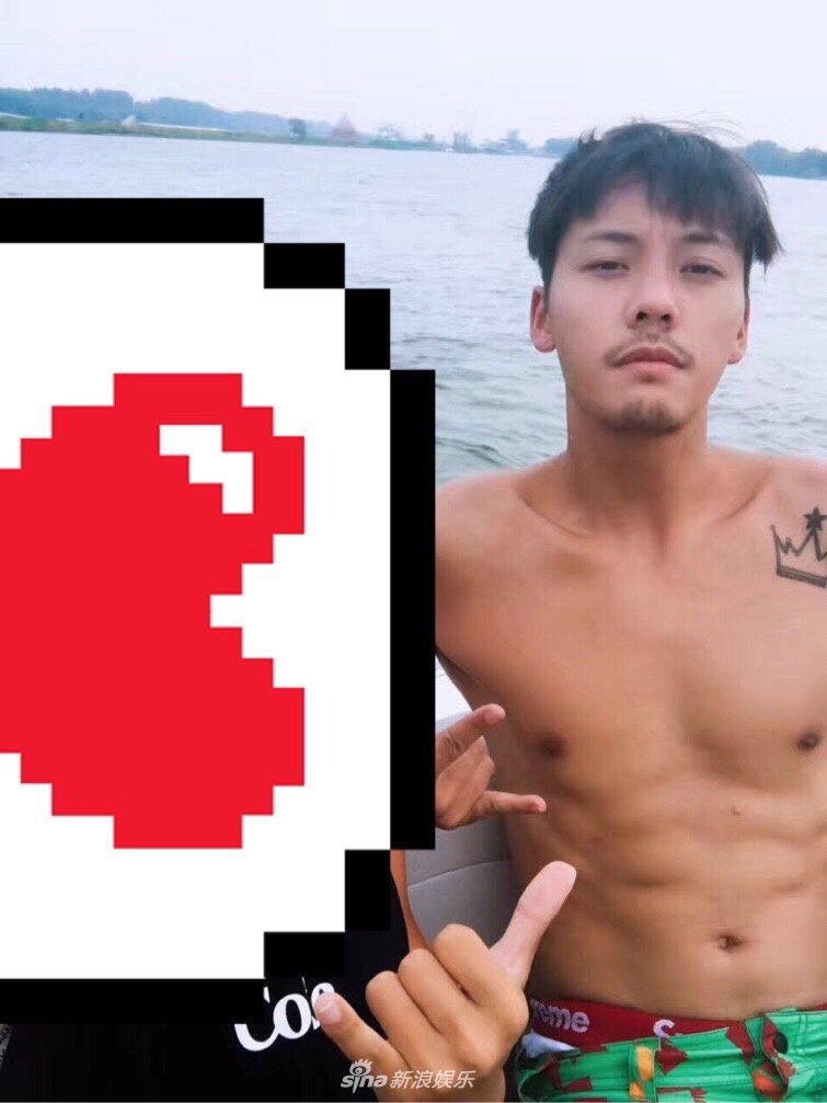 Lướt ván 'siêu ngầu', Trần Vỹ Đình lại bị fan chế ảnh thành Na Tra
