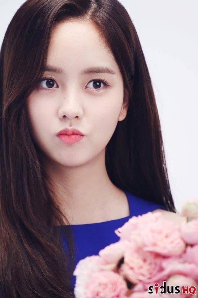 Vẻ đẹp sắc sảo, trưởng thành của Kim So Hyun trong bộ ảnh họa báo mới