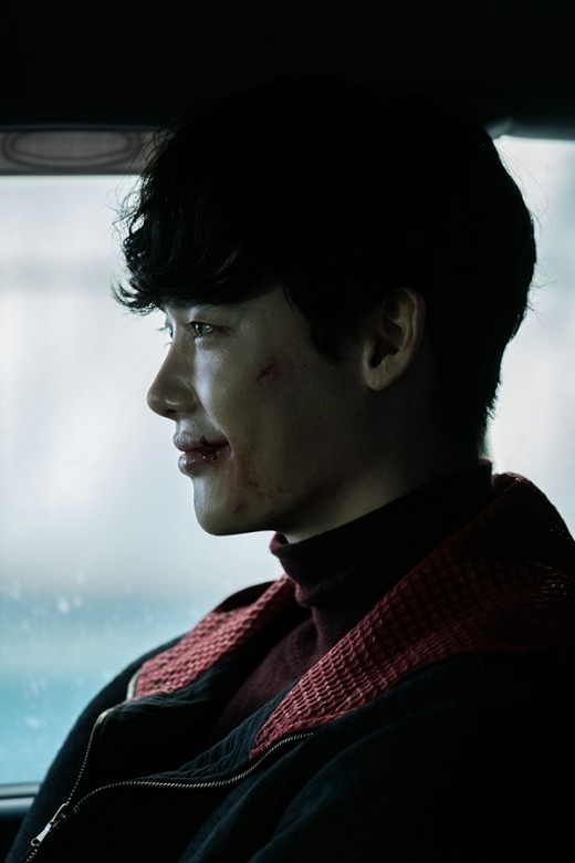 Lee Jong Suk gây chú ý với vai phản diện đầu tiên trong sự nghiệp