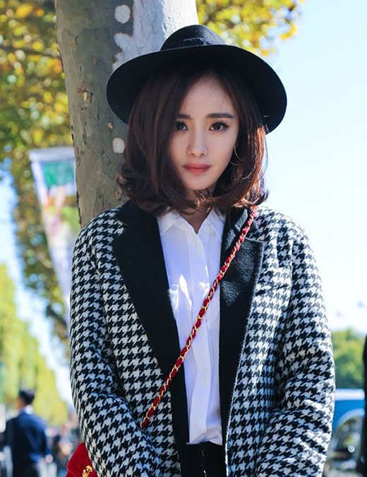 Đến cả nhược điểm trên mặt cũng không 'dìm' nổi nhan sắc Dương Mịch