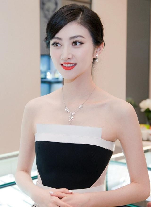 Những mỹ nhân Hoa Ngữ tham gia phim nào là phim đó 'bị ghét theo'