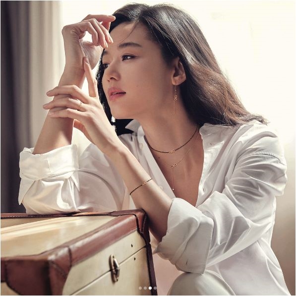 Mang thai lần 2, bà bầu Jeon Ji Hyun ngày càng đẹp mặn mà
