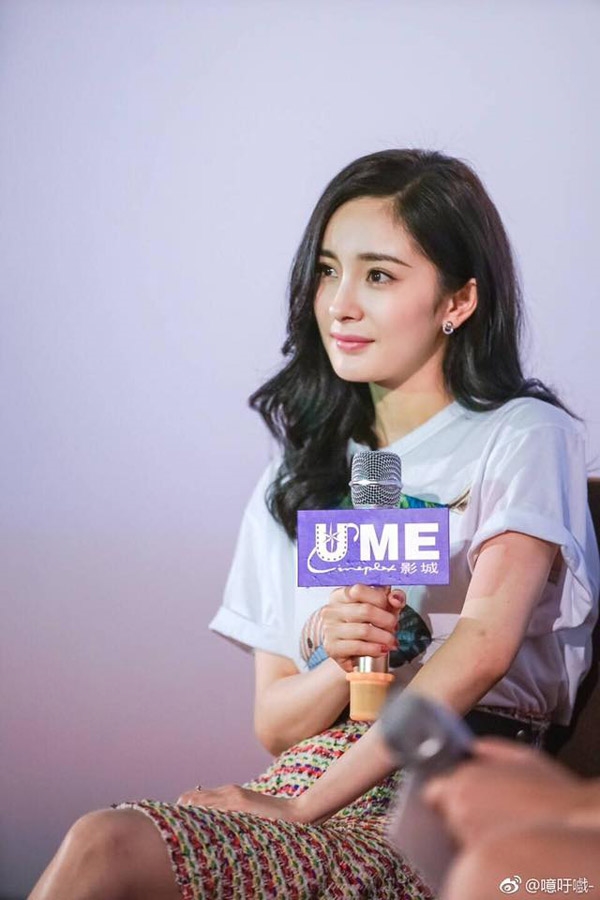 Đến cả nhược điểm trên mặt cũng không 'dìm' nổi nhan sắc Dương Mịch