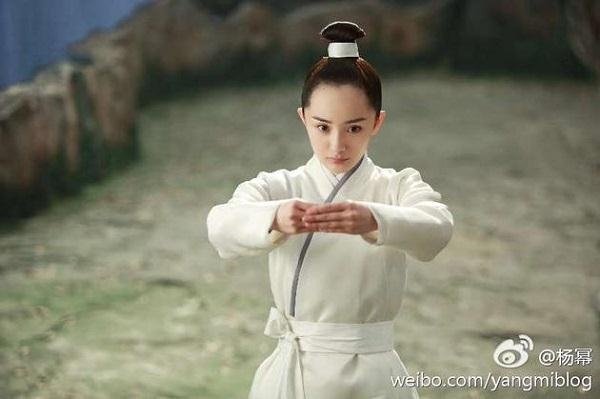 Đến cả nhược điểm trên mặt cũng không 'dìm' nổi nhan sắc Dương Mịch